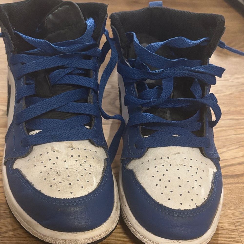 Nike Kids Black and Blue Sneakers